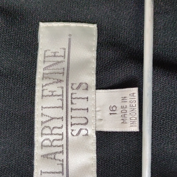 Two piece suit - Picture 3 of 5